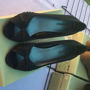 Naturalizer black dress shoe